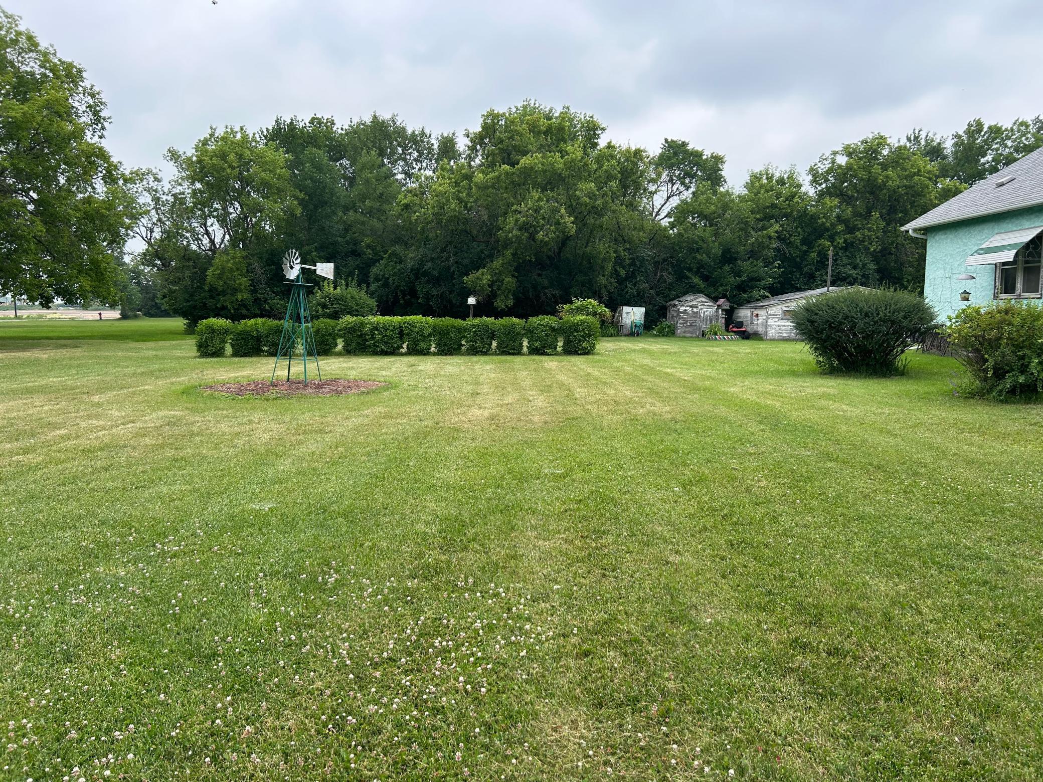 601 11th Street E Property Photo 10
