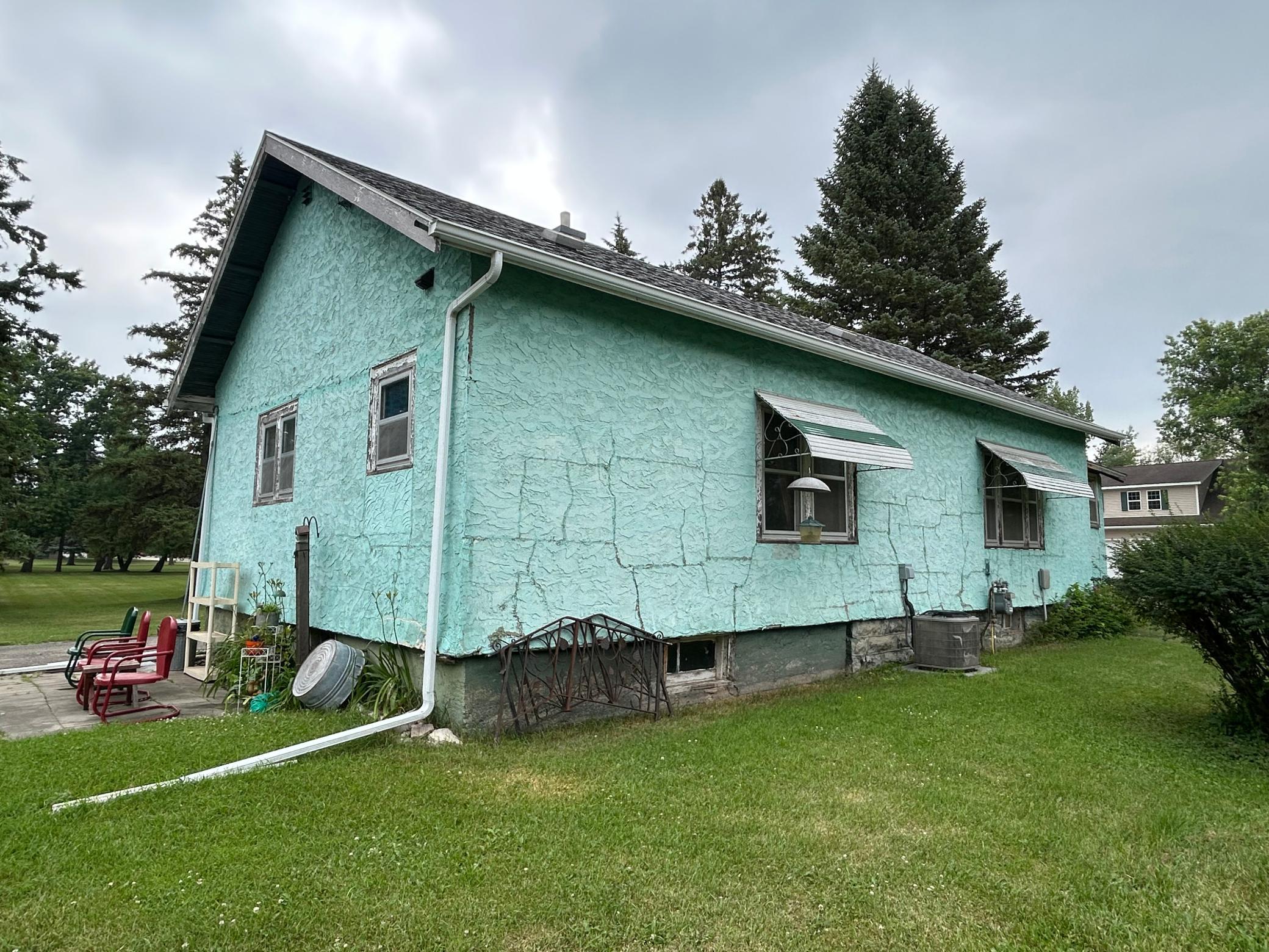 601 11th Street E Property Photo 12