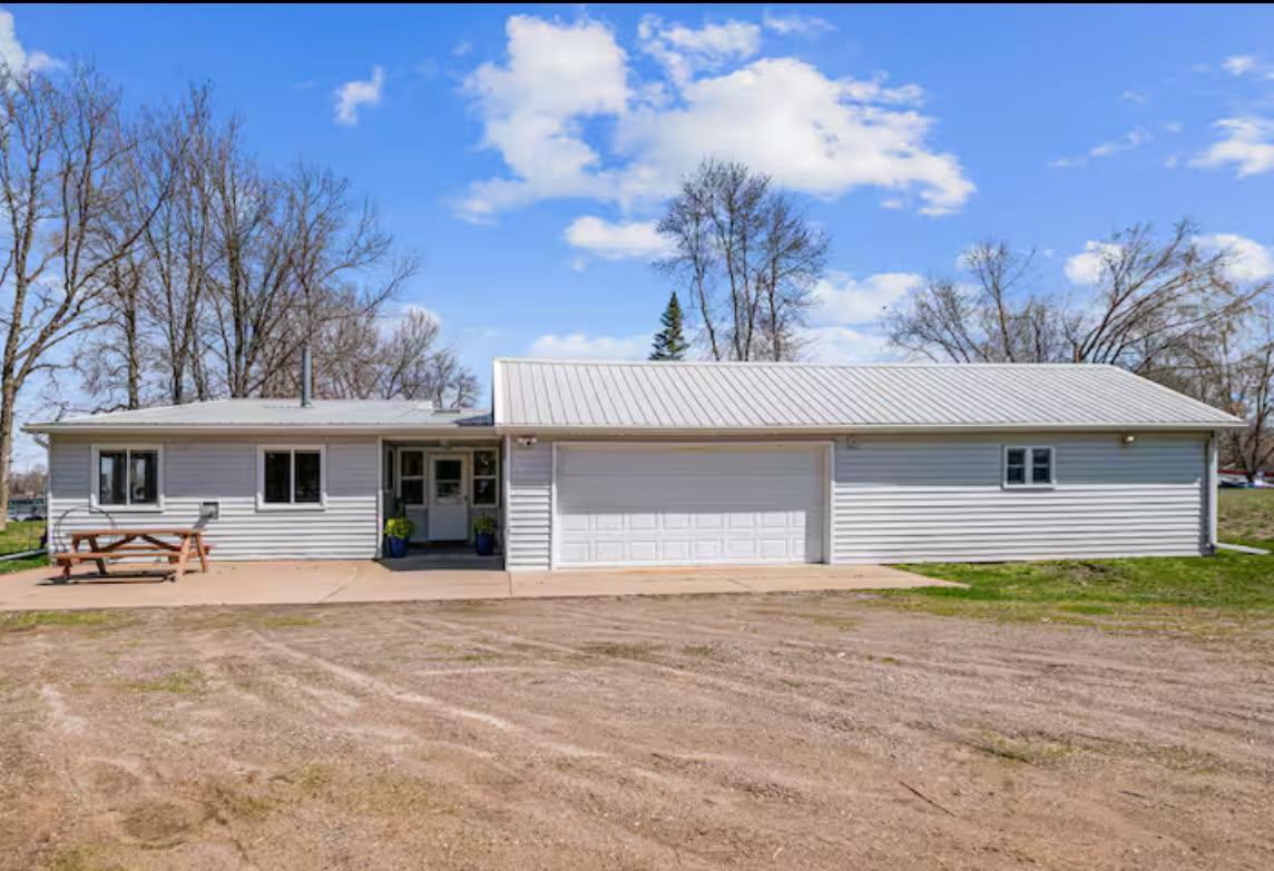 45327 Point Walk Property Photo 3