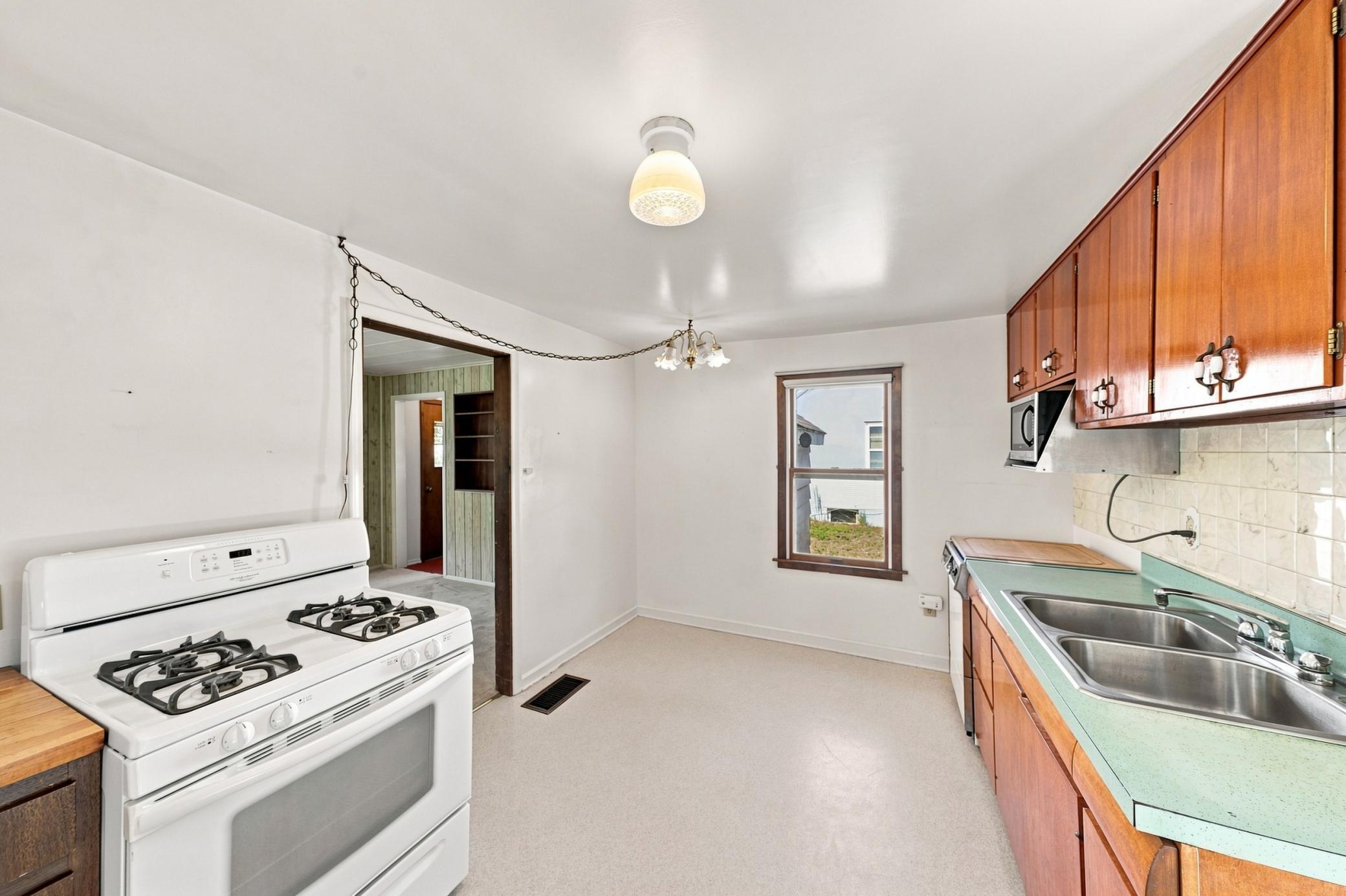 5210 Colfax Avenue N Property Photo 5