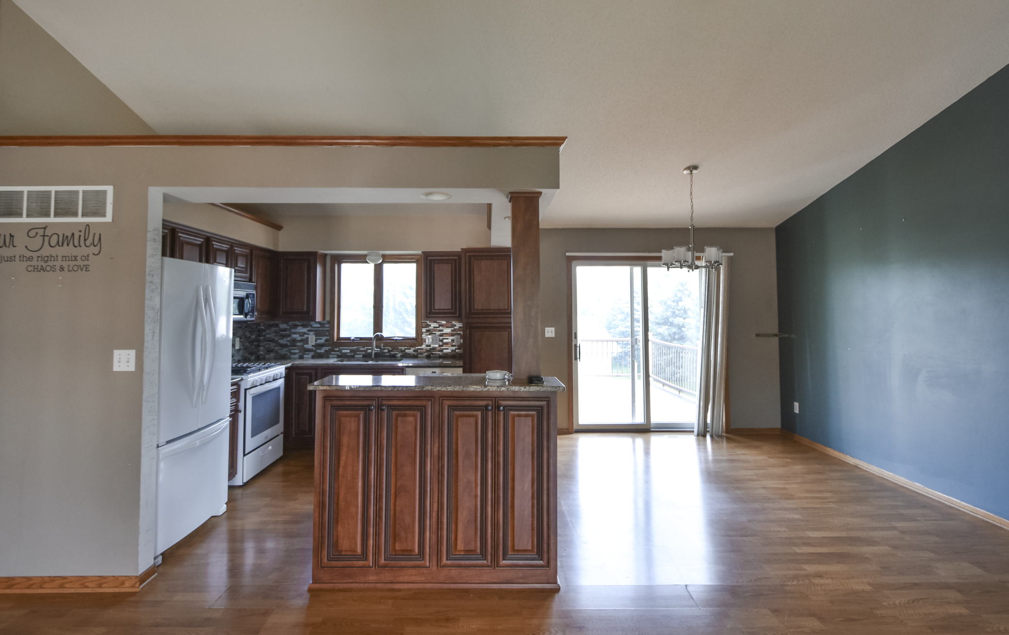 1002 W 2nd Street Property Photo 4