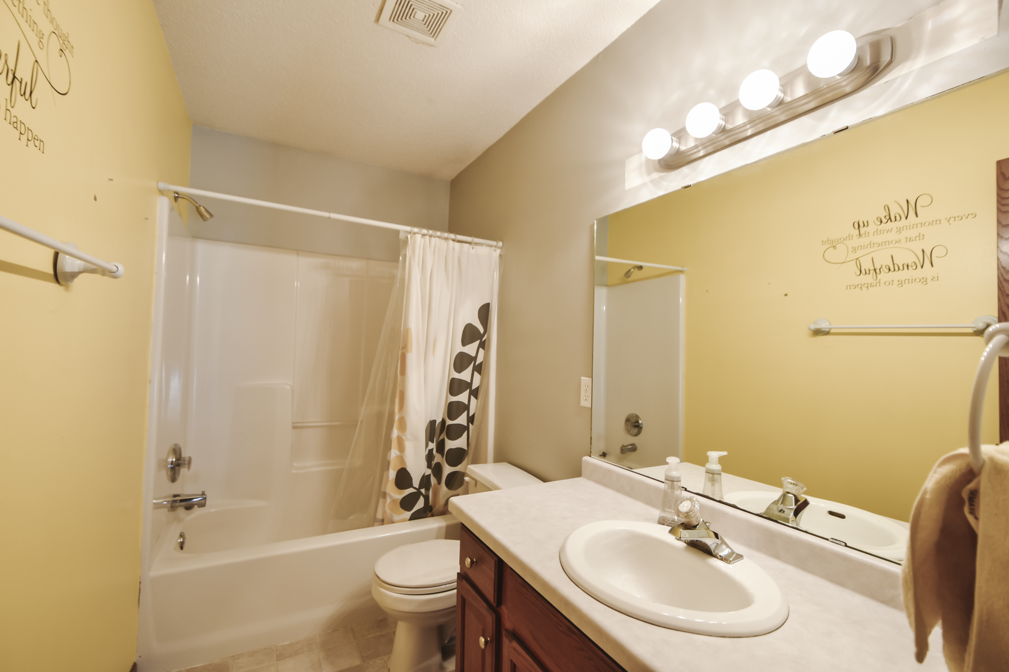 1002 W 2nd Street Property Photo 14