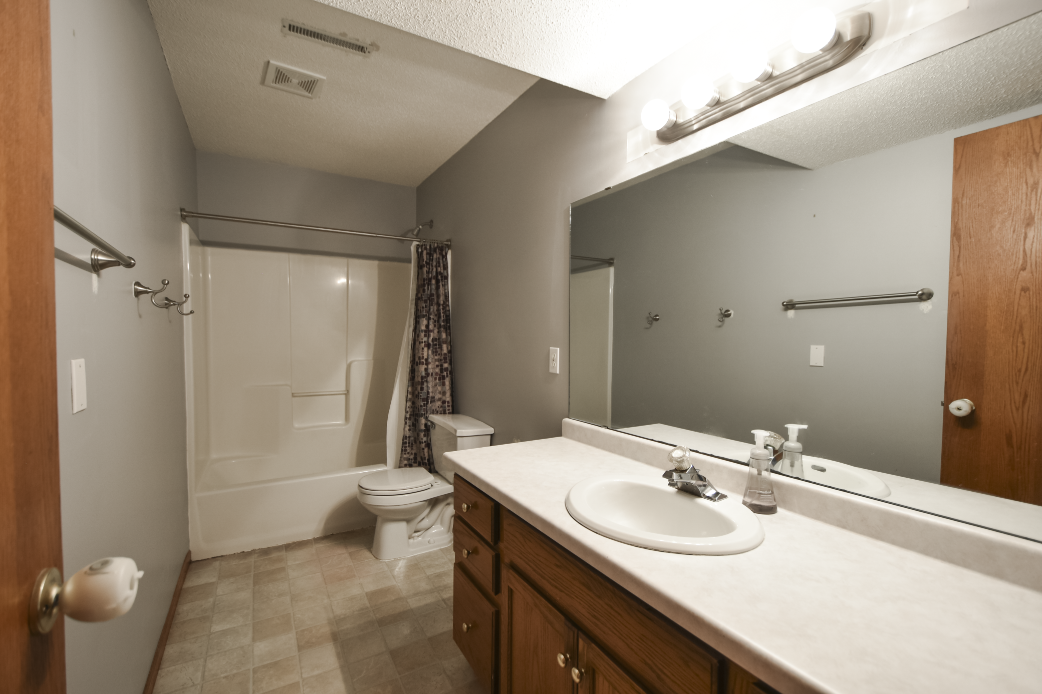 1002 W 2nd Street Property Photo 20