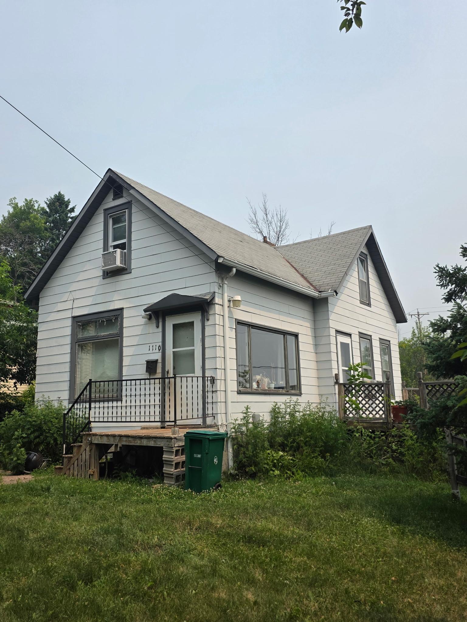 1110 N 8th Avenue E Property Photo 1