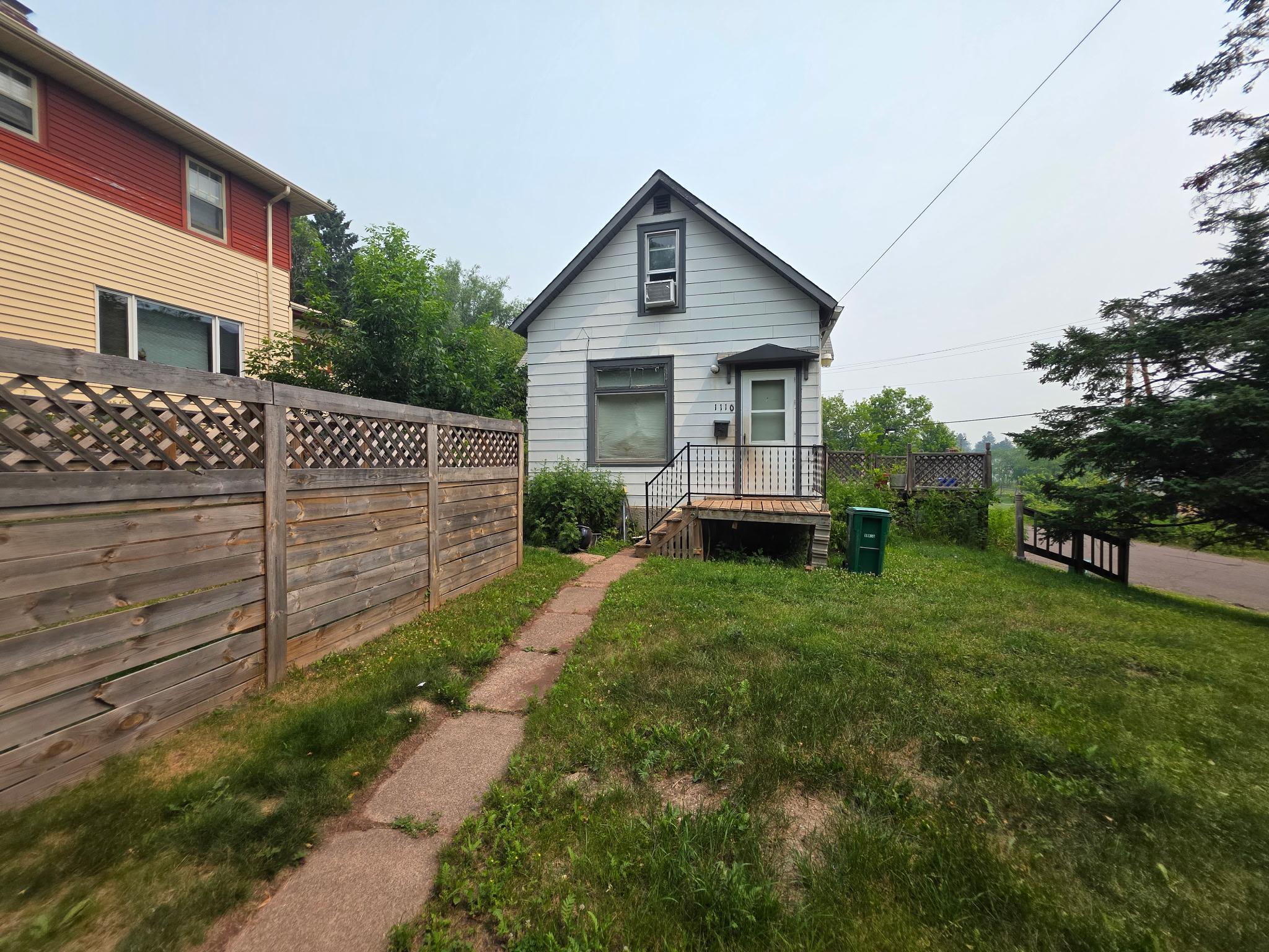 1110 N 8th Avenue E Property Photo 2