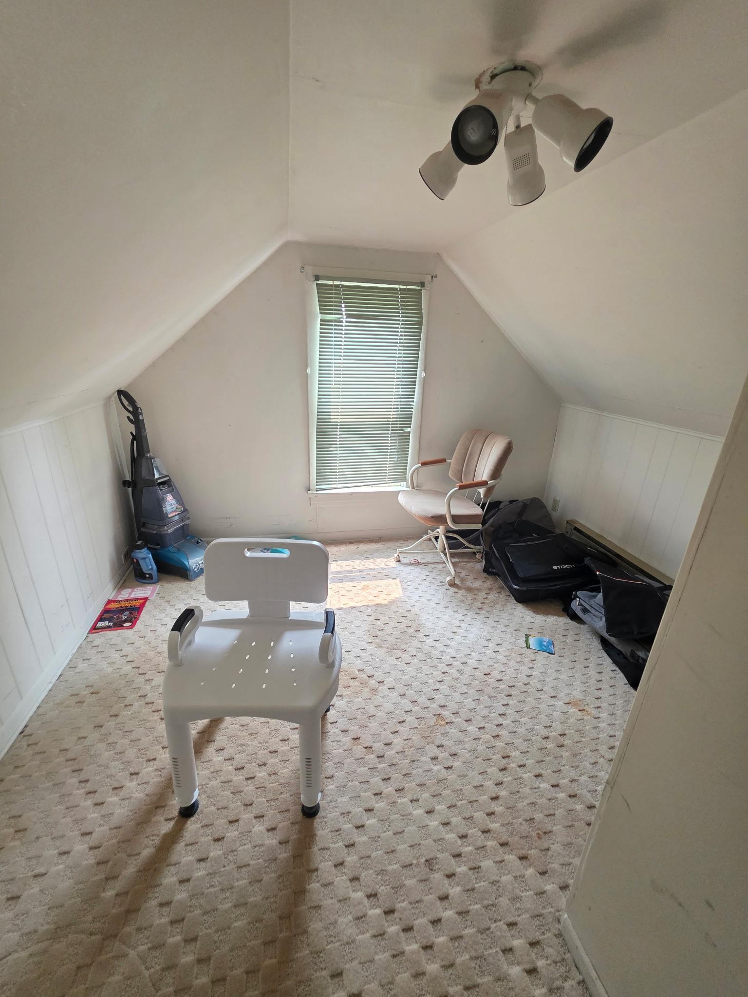 1110 N 8th Avenue E Property Photo 10