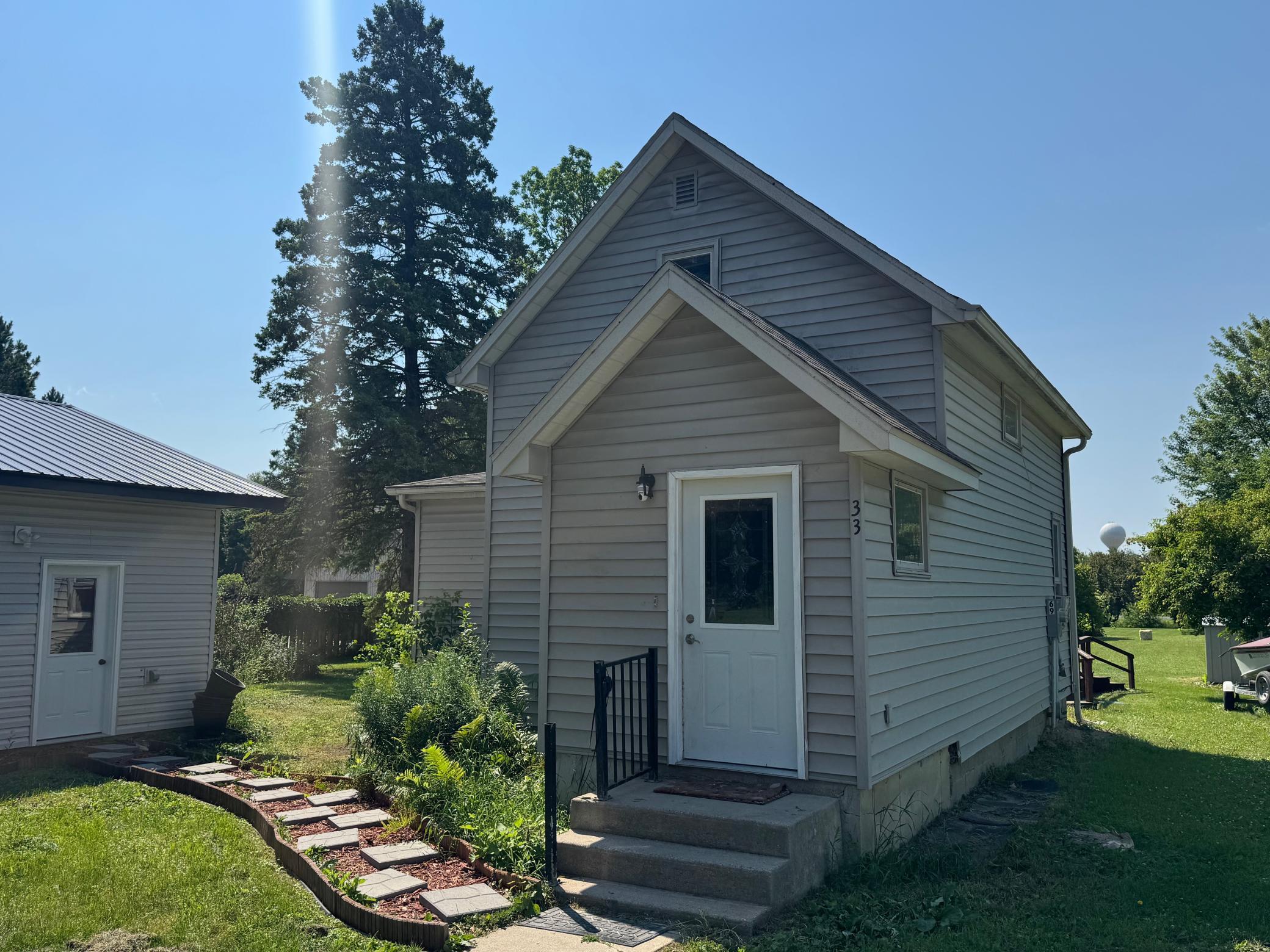 33 Carlson Avenue Nw Property Photo 3