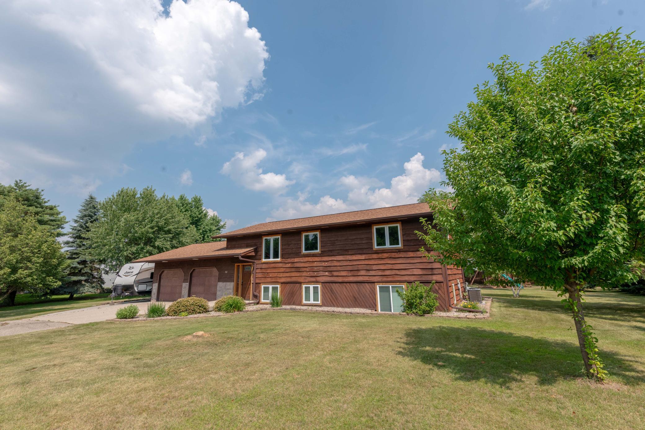 512 Pinetree Drive Property Photo 1