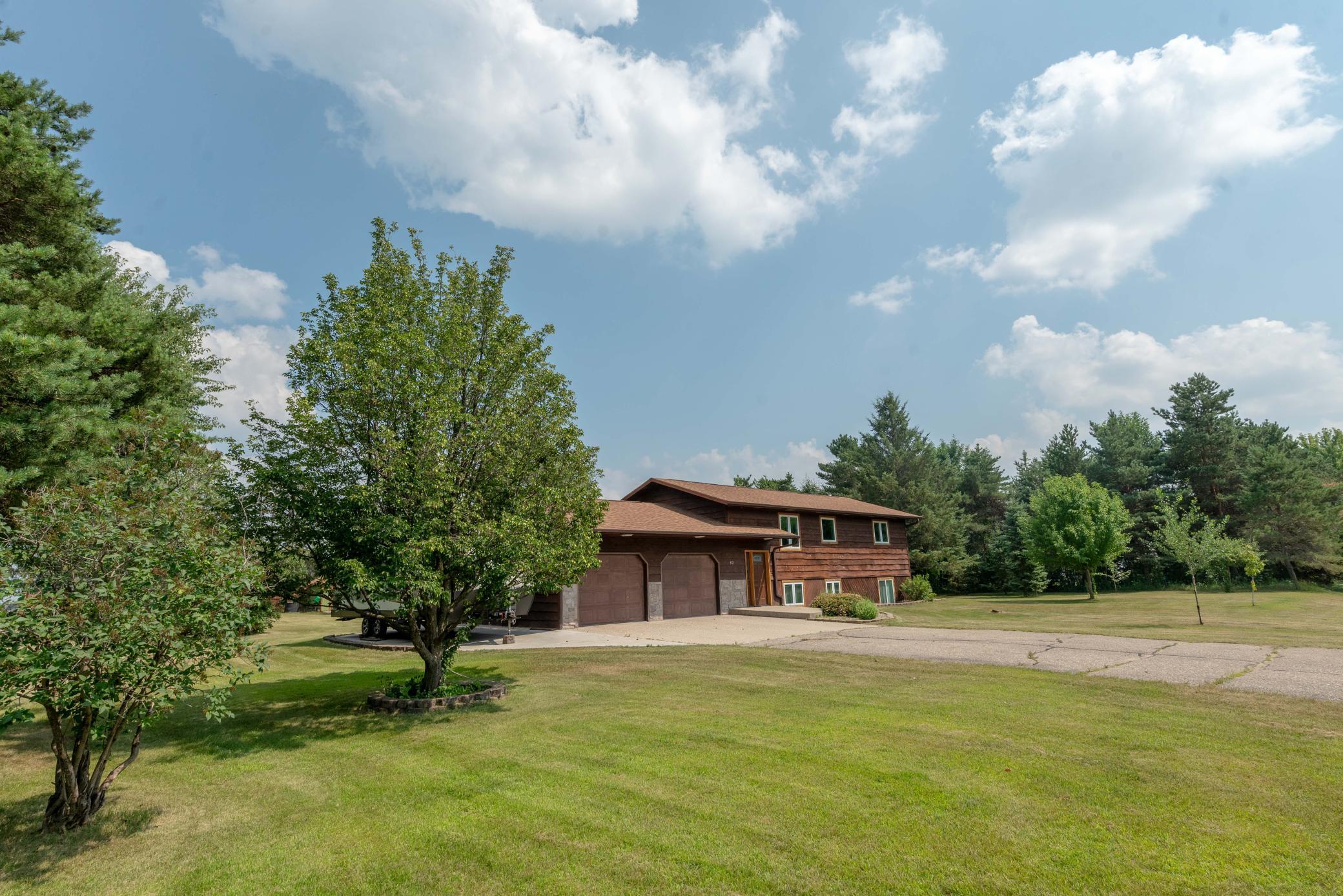 512 Pinetree Drive Property Photo 3