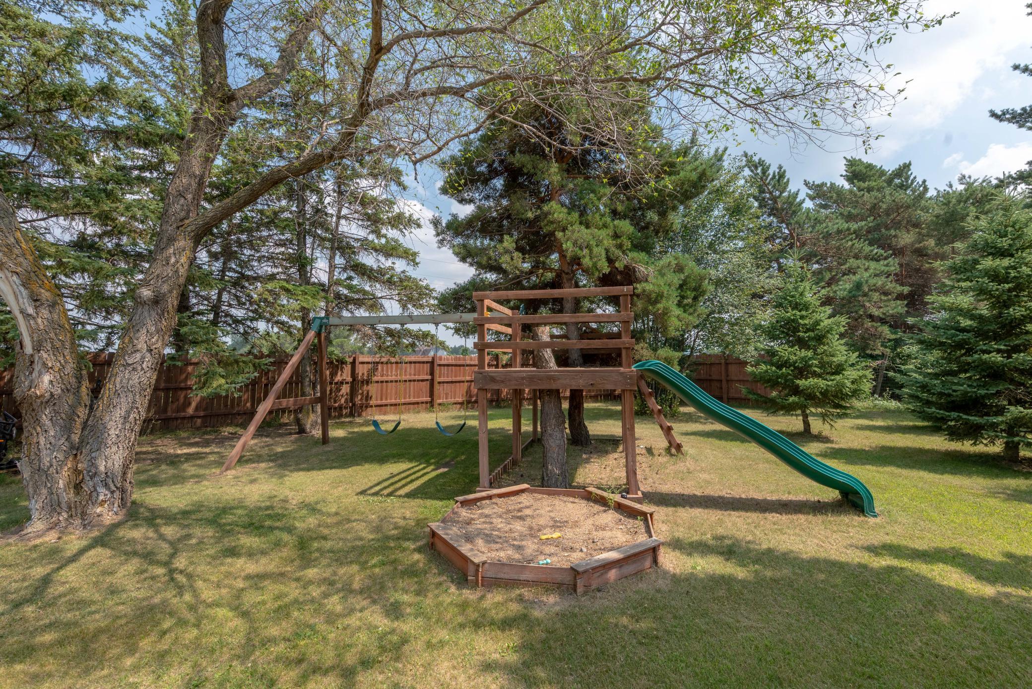 512 Pinetree Drive Property Photo 8