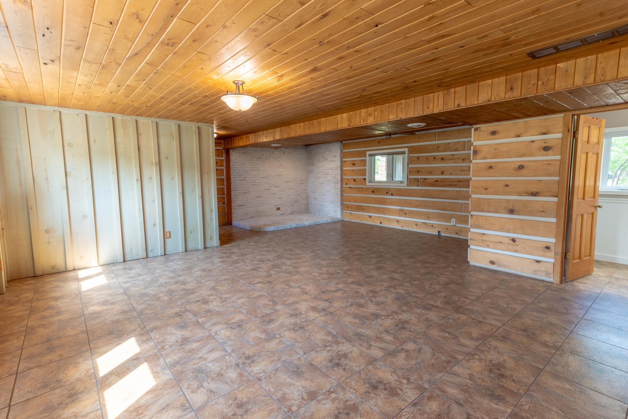 512 Pinetree Drive Property Photo 25