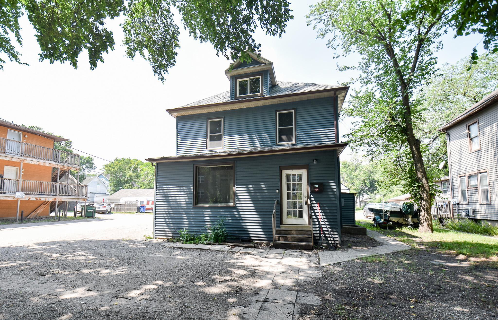 1114 University Drive N Property Photo 2