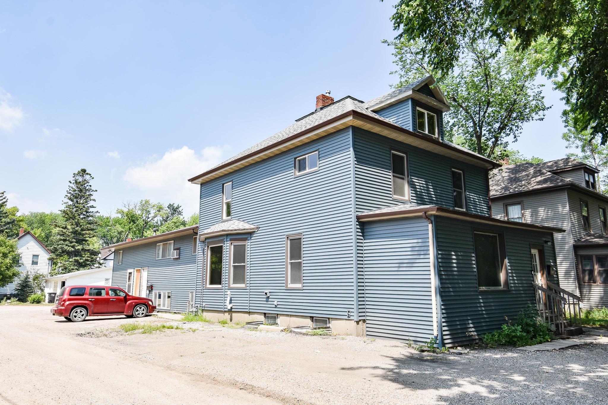 1114 University Drive N Property Photo 3
