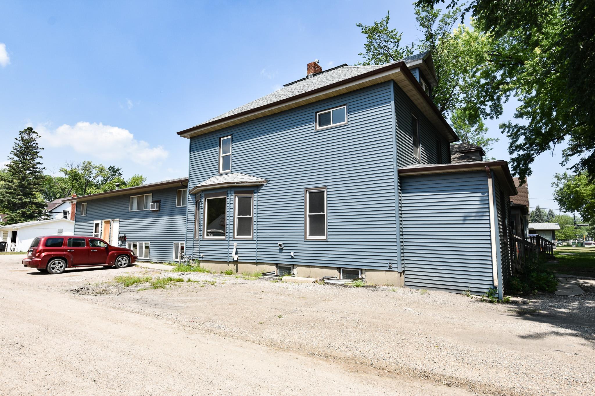 1114 University Drive N Property Photo 4