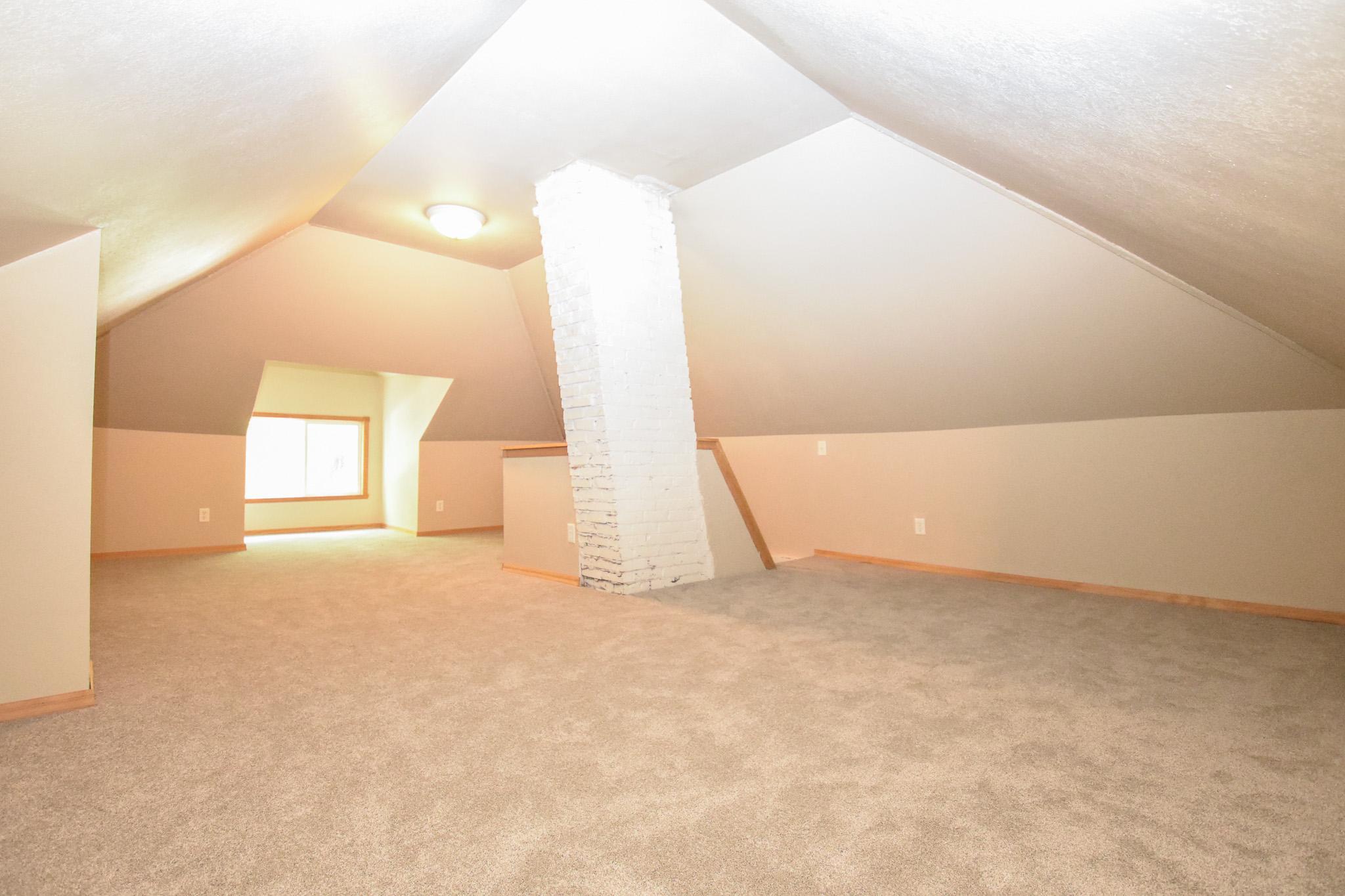 1114 University Drive N Property Photo 23