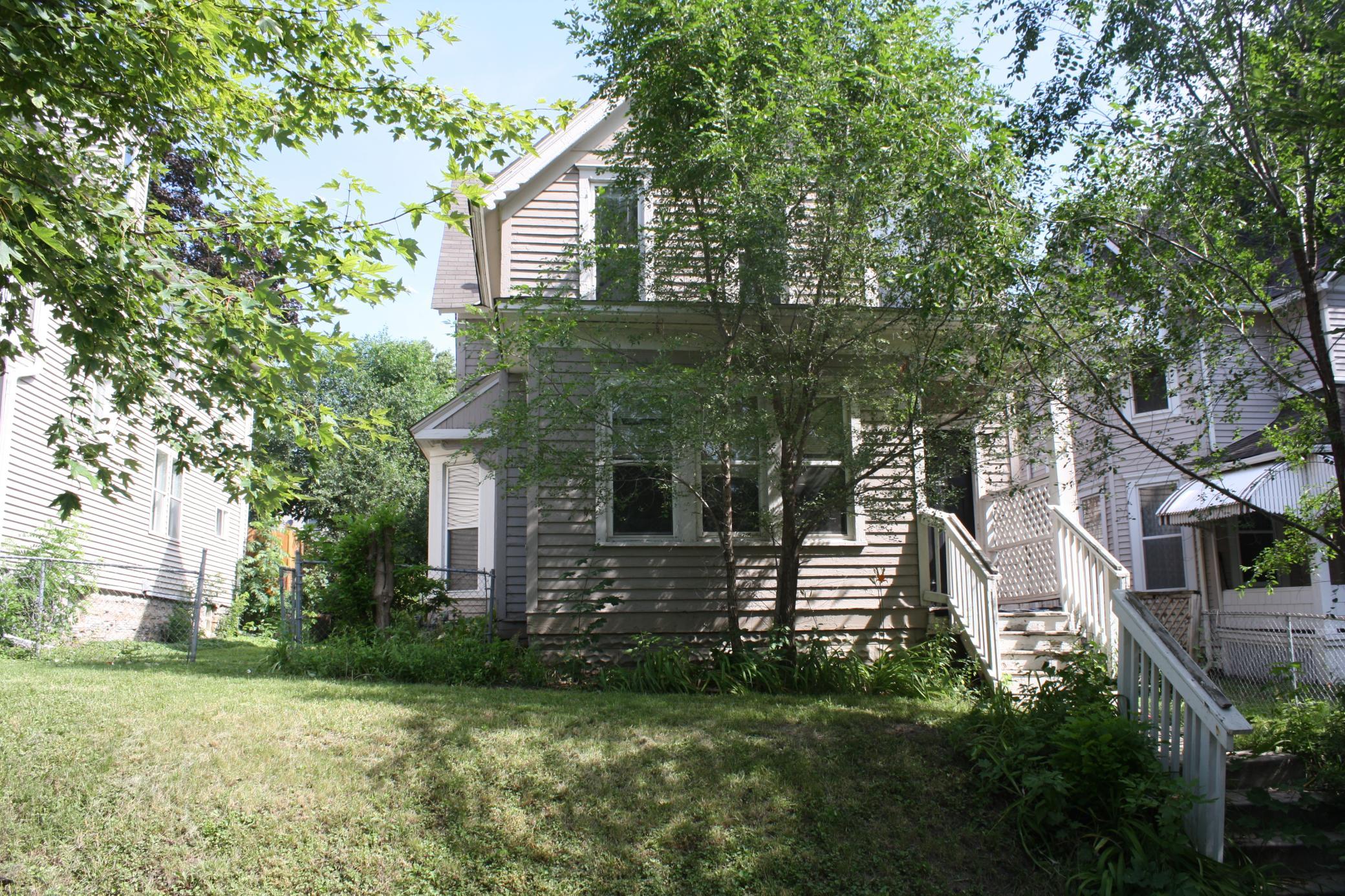 833 3rd Street E Property Photo 2