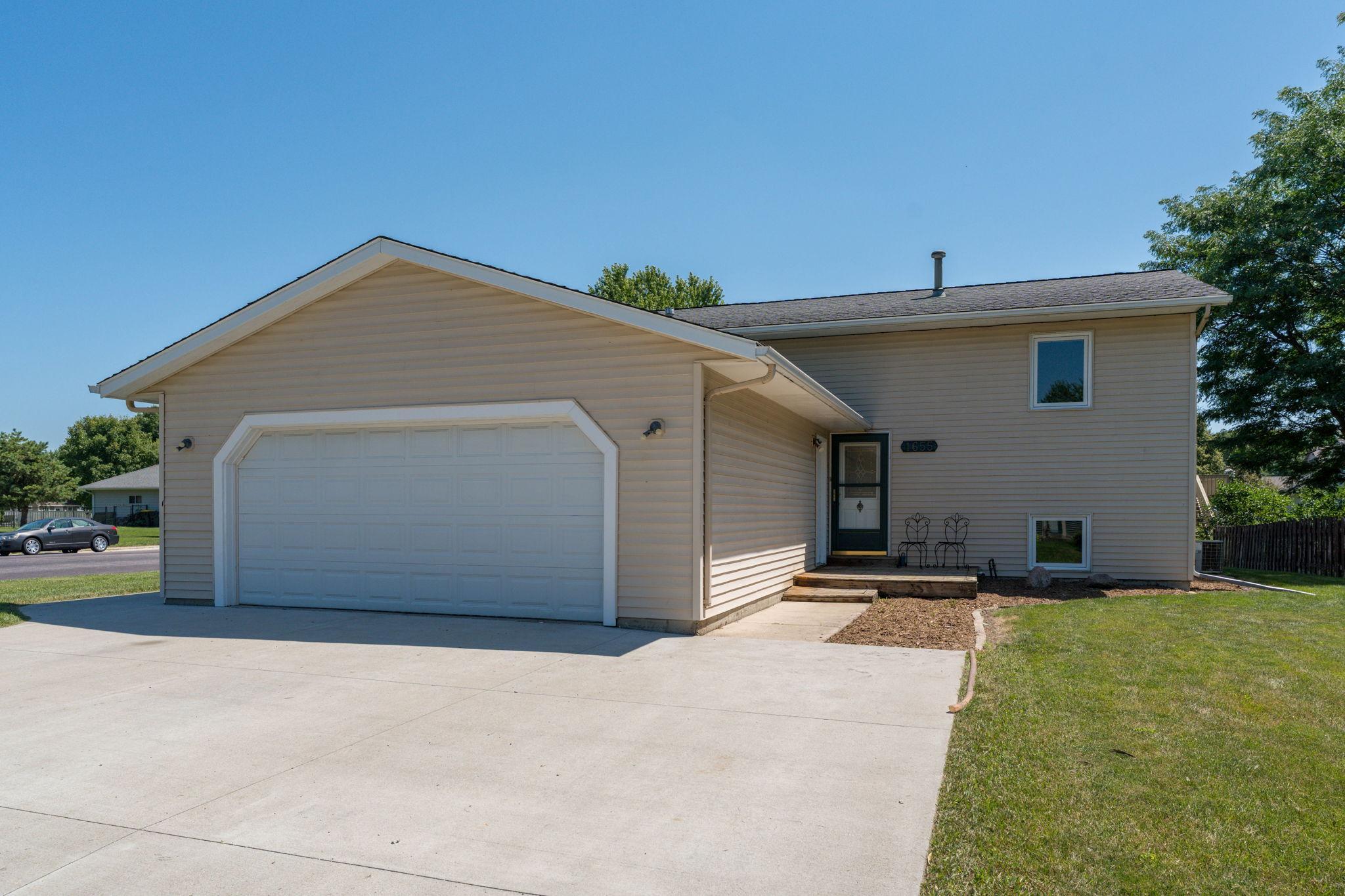 1655 Valley View Drive Property Photo 1