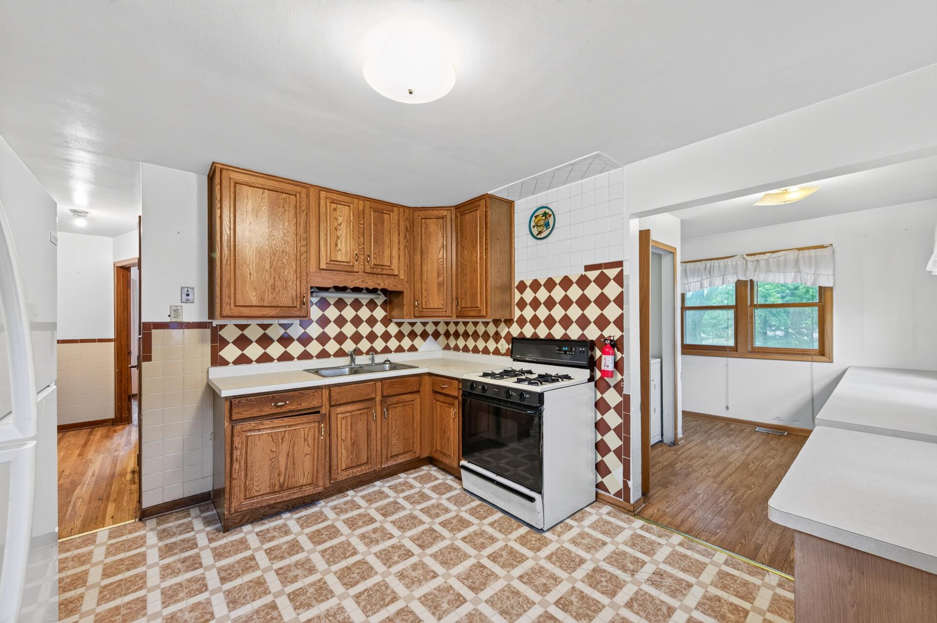 2551 Rainbow Lane Property Photo 9