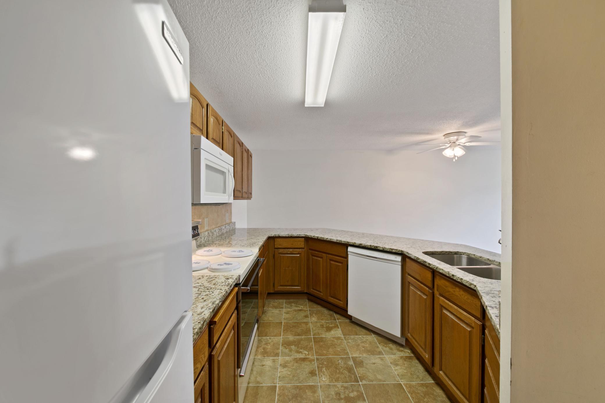 930 Lyn Way 203 Property Photo 3