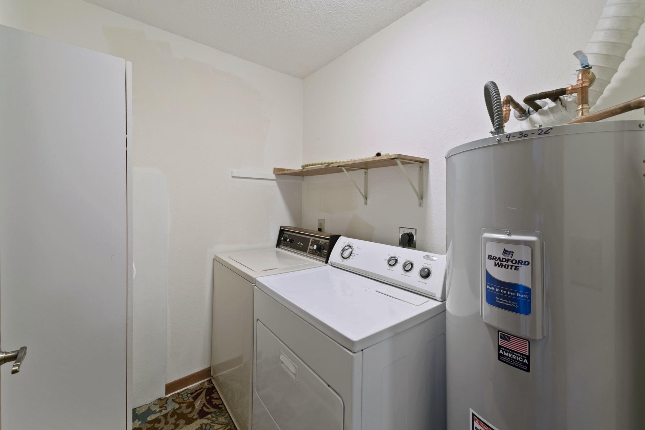 930 Lyn Way 203 Property Photo 13