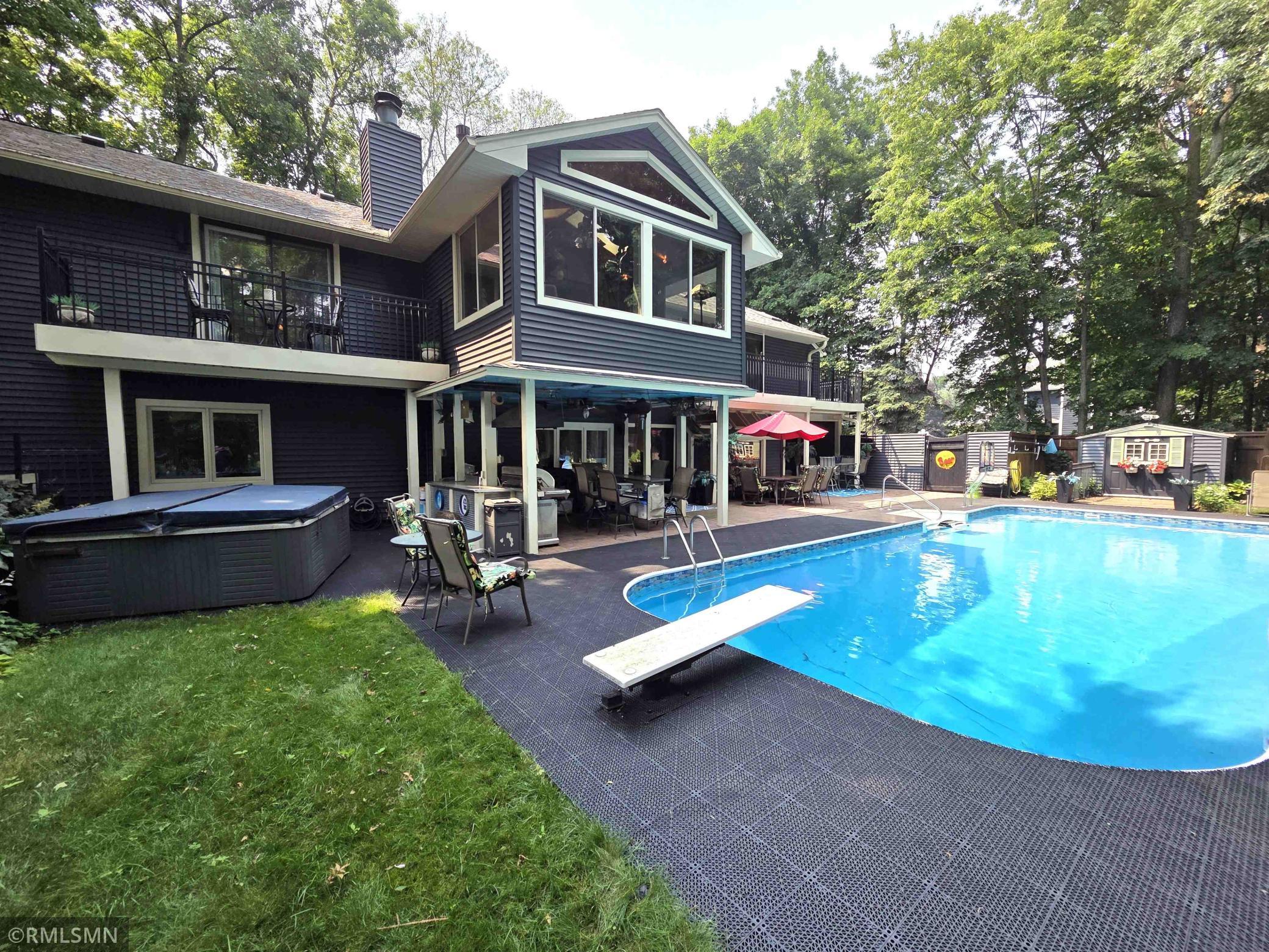 13060 Oakview Lane N