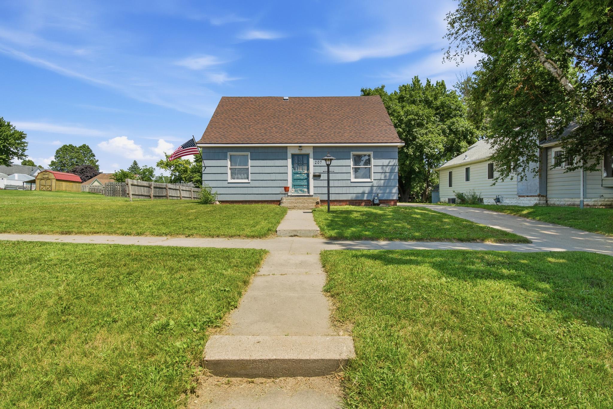 207 7th Avenue S Property Photo 1