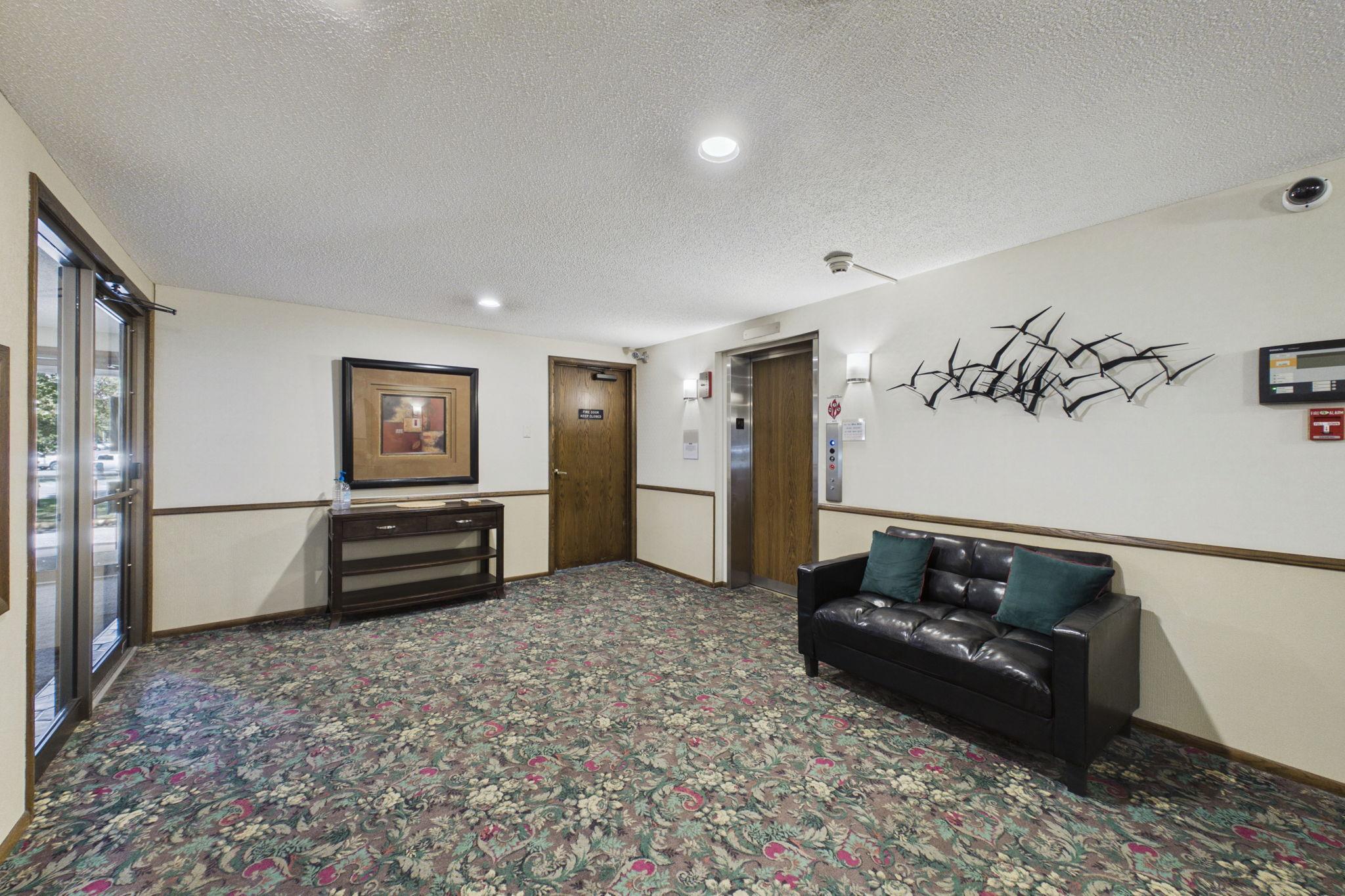 260 Westview Drive 303 Property Photo 4