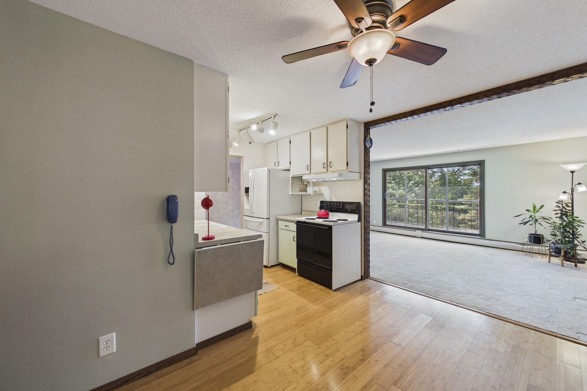 260 Westview Drive 303 Property Photo 6