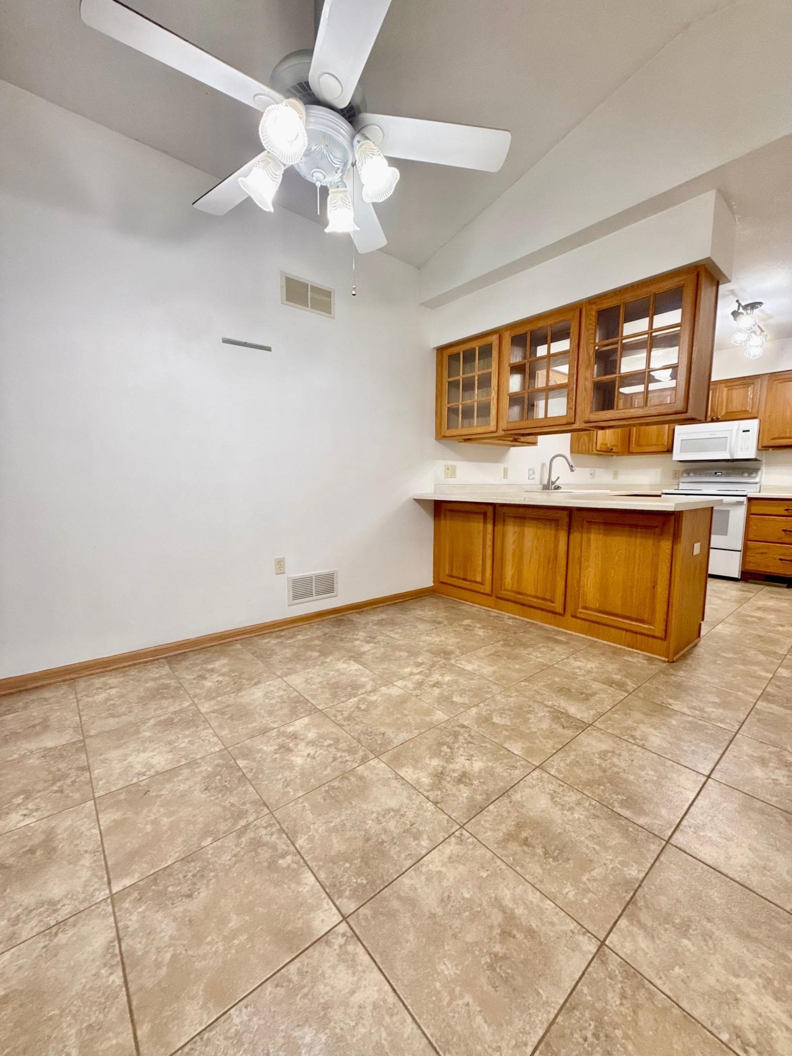 939 Mayvis Boulevard Property Photo 9