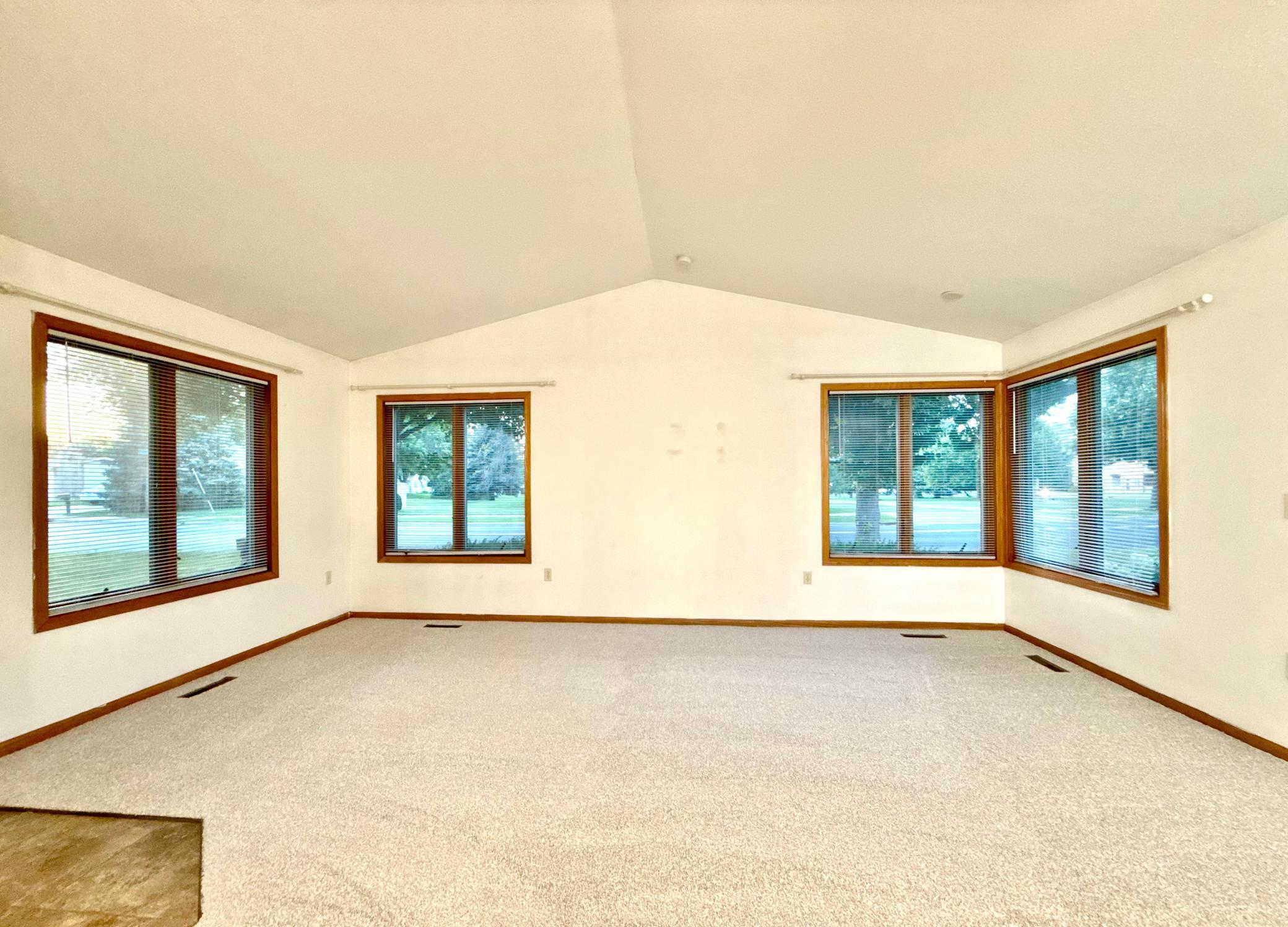 939 Mayvis Boulevard Property Photo 14