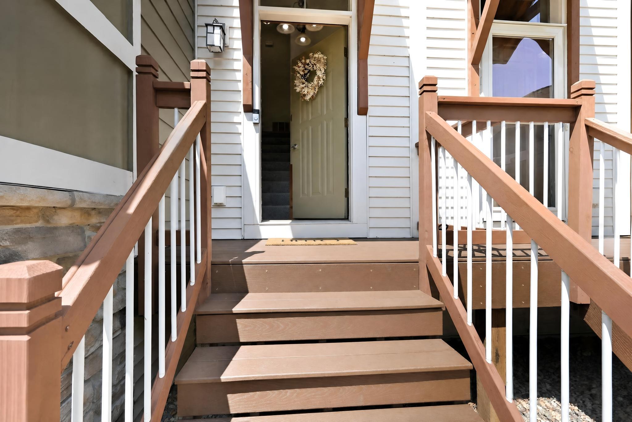 1905 Red Maple Lane Property Photo 3