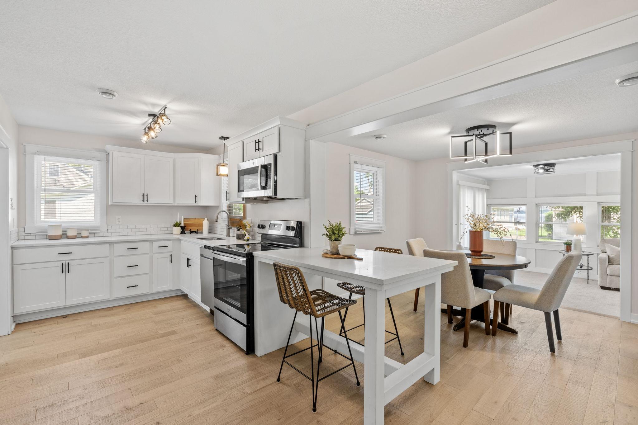 555 N Shore Drive Property Photo 1