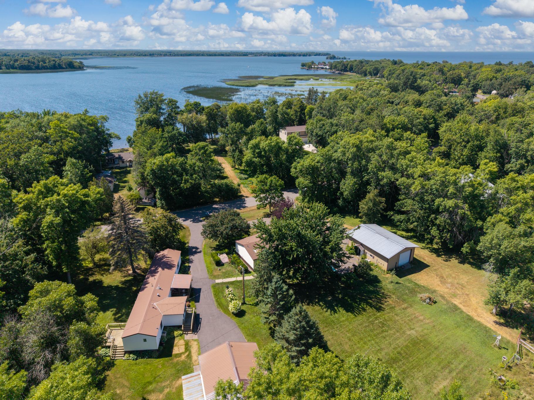 910 Lake Shore Boulevard Property Photo 2