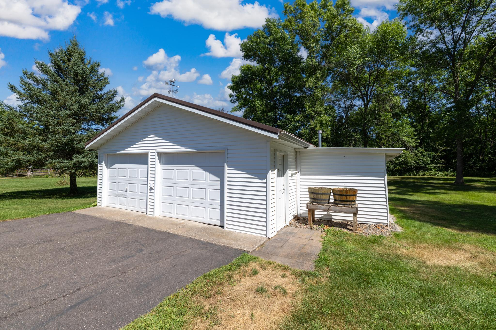 910 Lake Shore Boulevard Property Photo 7