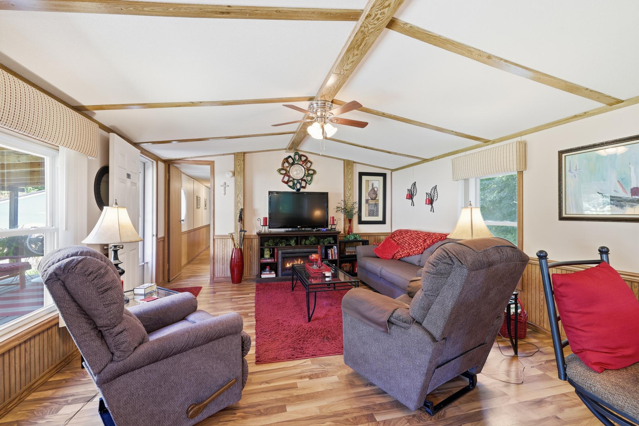 910 Lake Shore Boulevard Property Photo 13