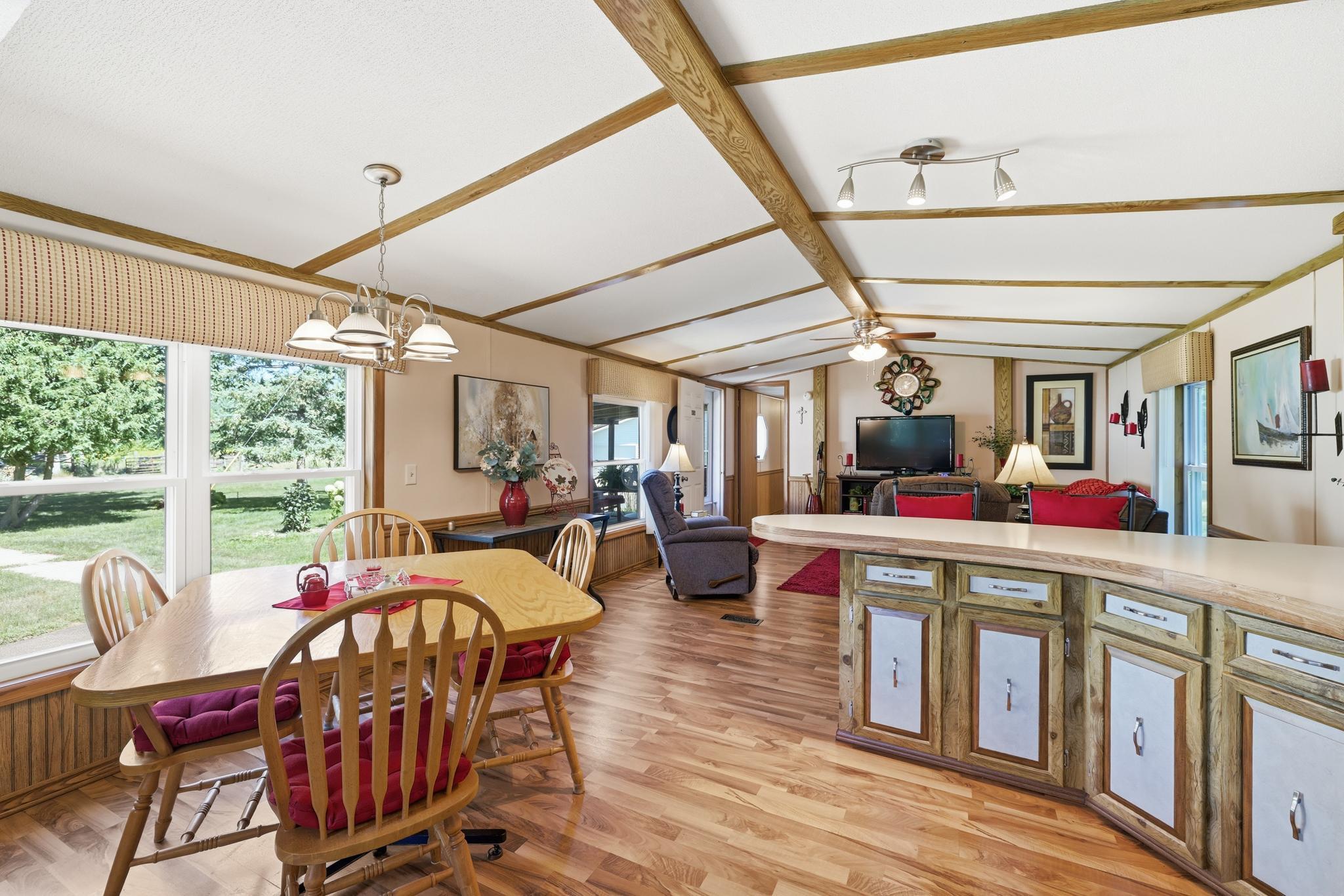 910 Lake Shore Boulevard Property Photo 17