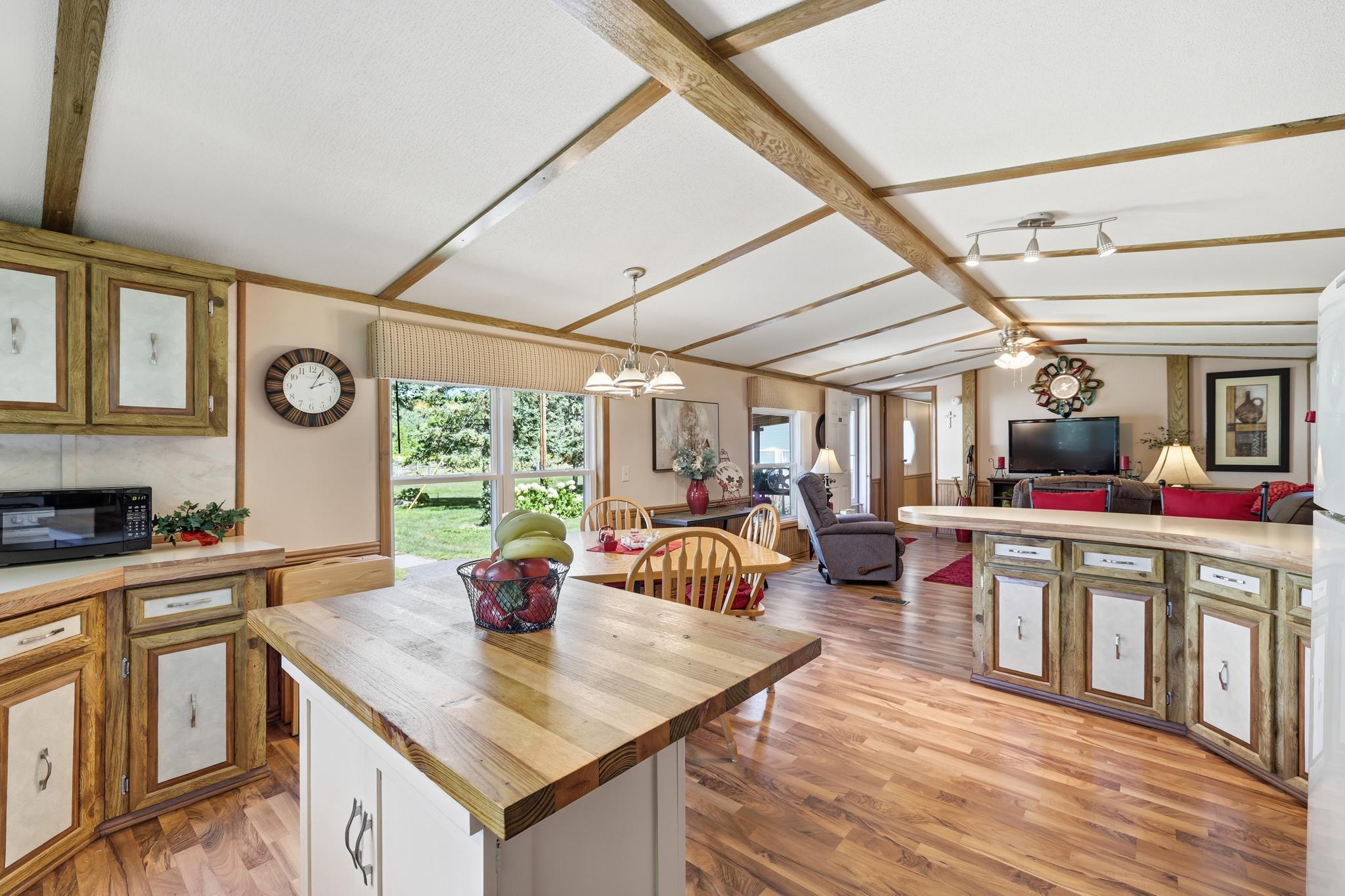 910 Lake Shore Boulevard Property Photo 18
