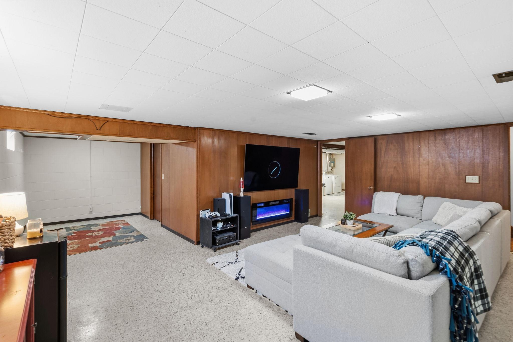 2245 Beam Avenue Property Photo 37