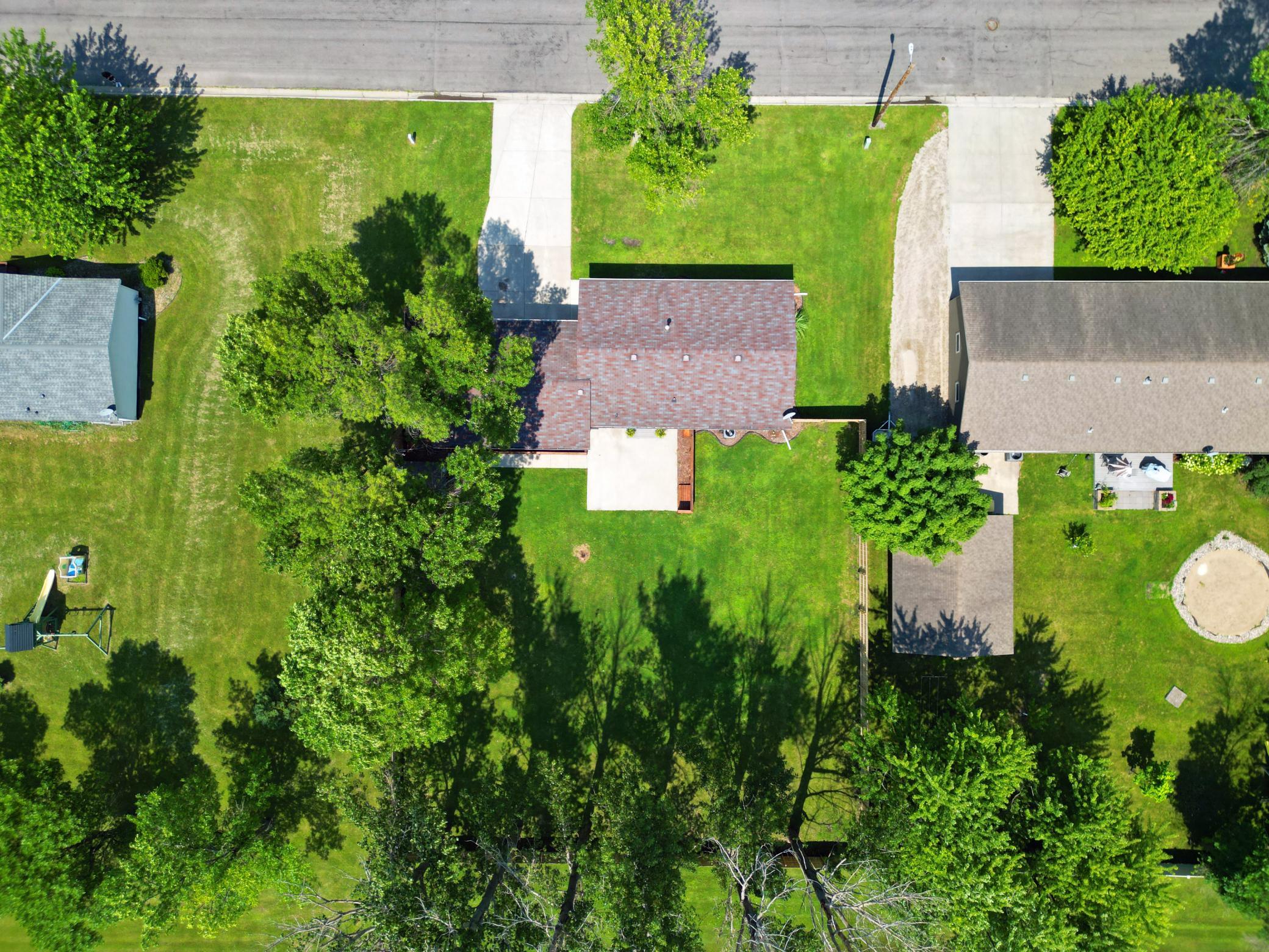 916 Birch Avenue W Property Photo 2
