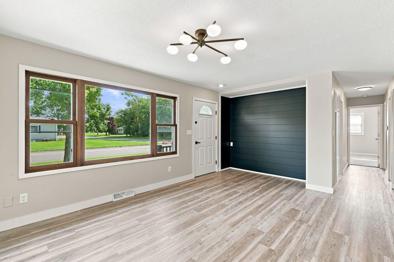 916 Birch Avenue W Property Photo 7
