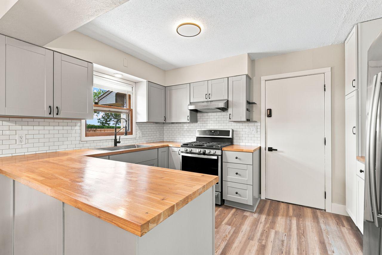 916 Birch Avenue W Property Photo 10