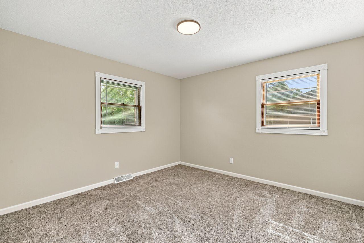 916 Birch Avenue W Property Photo 14