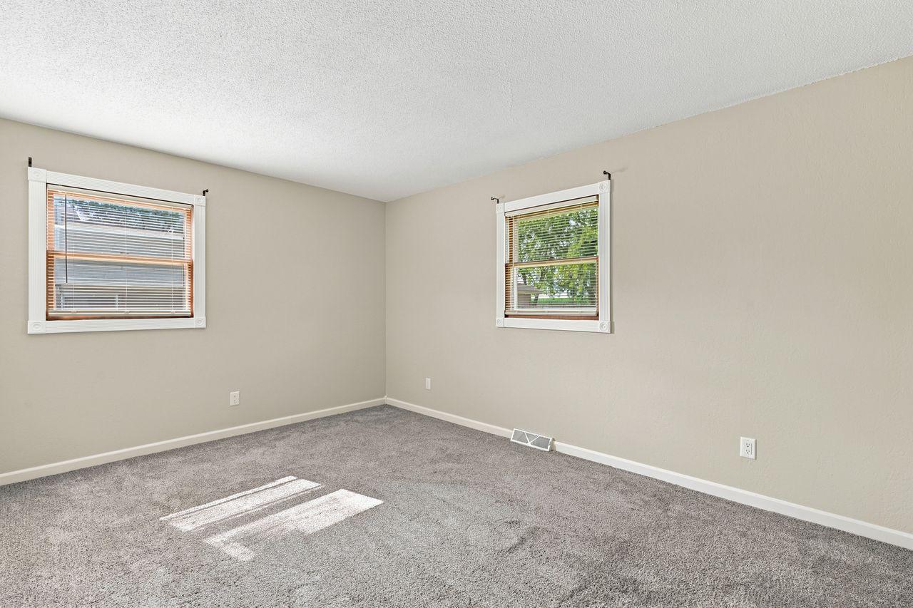 916 Birch Avenue W Property Photo 17