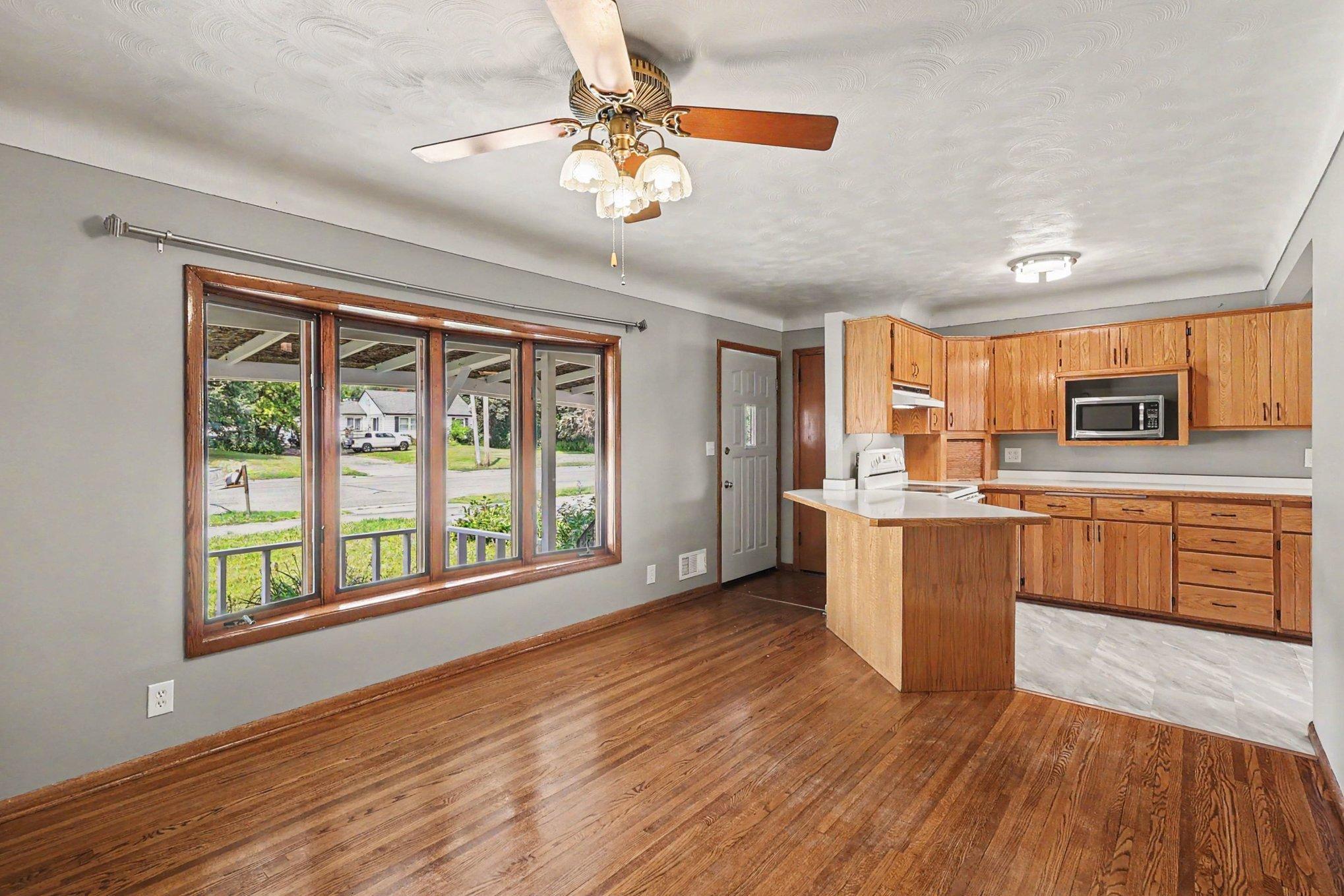 2842 Lexington Avenue S Property Photo 2