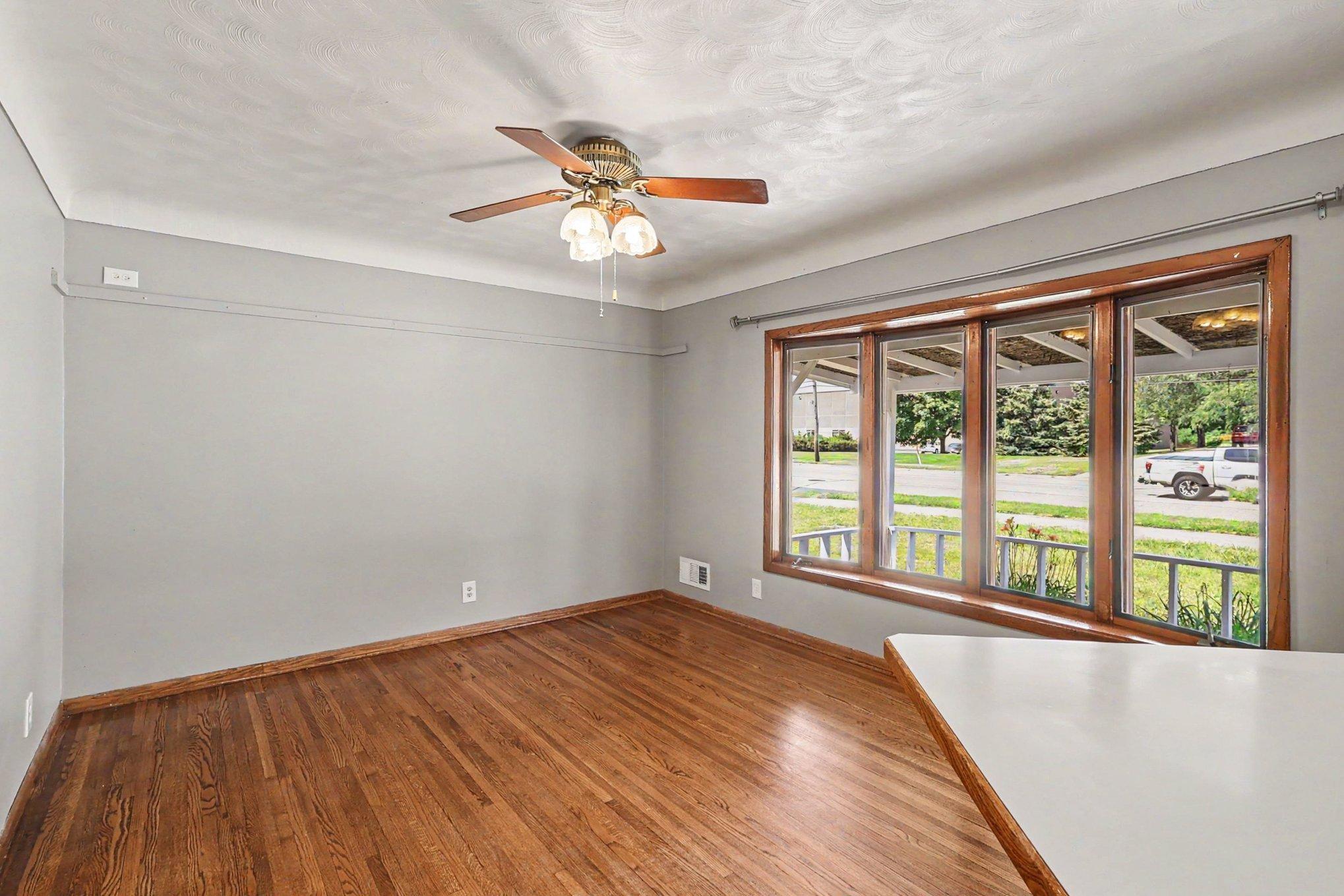 2842 Lexington Avenue S Property Photo 4