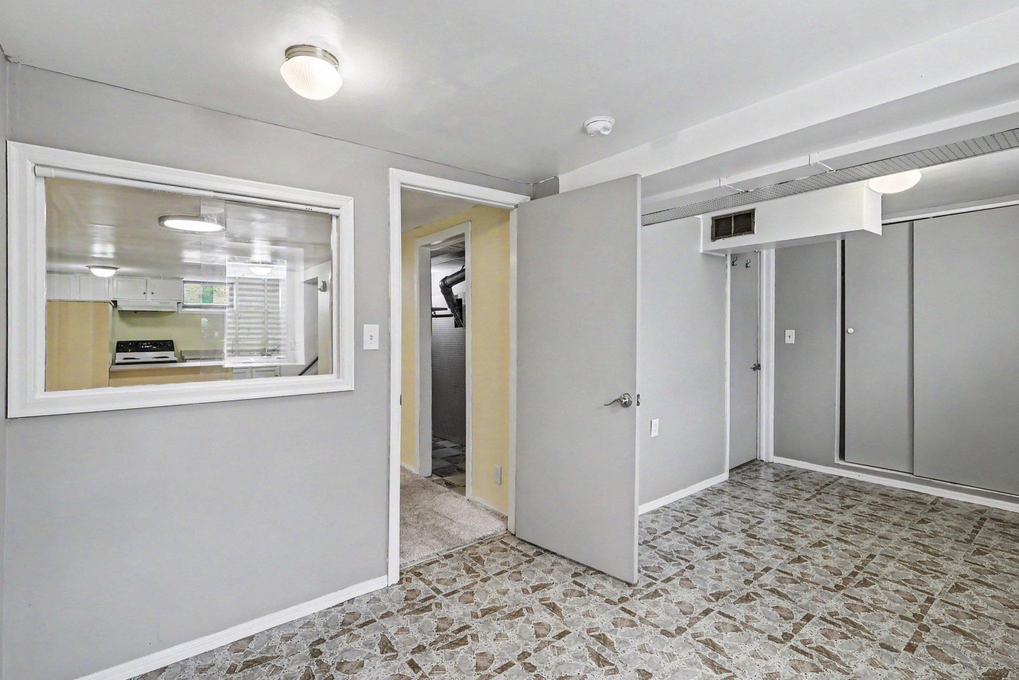 2842 Lexington Avenue S Property Photo 22
