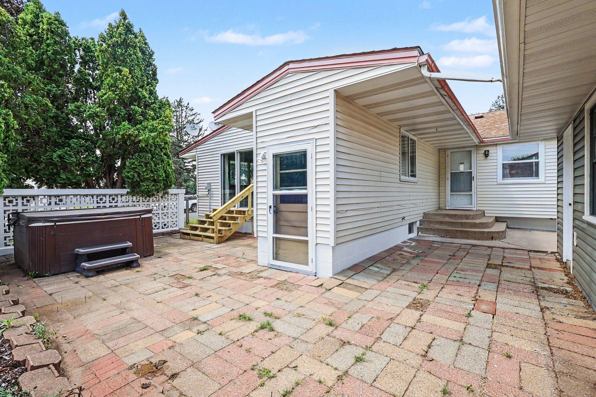 2842 Lexington Avenue S Property Photo 31