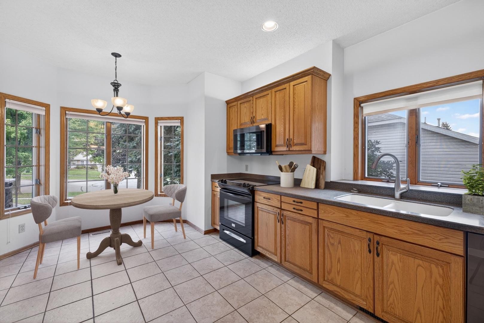 2032 Fox Valley Drive Sw Property Photo 8