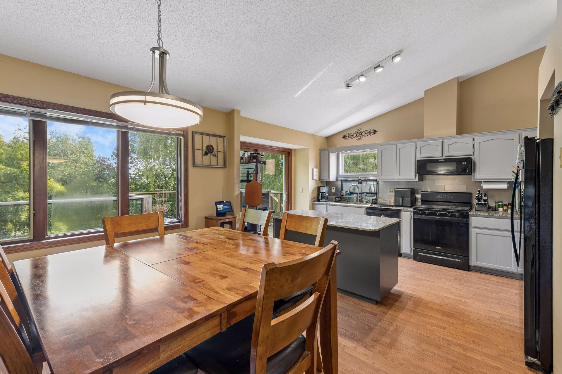 19036 Echo Lane Property Photo 7