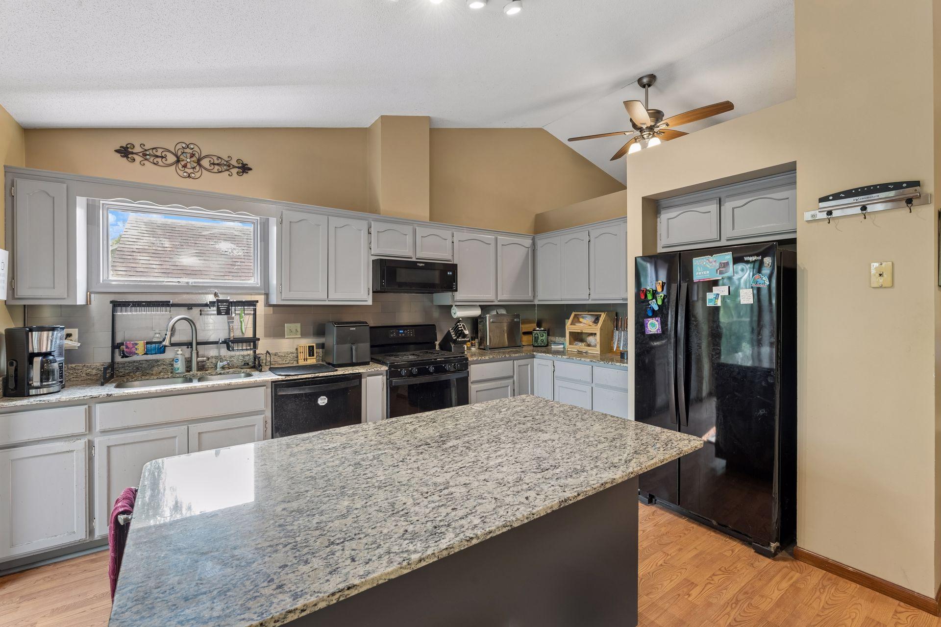 19036 Echo Lane Property Photo 8
